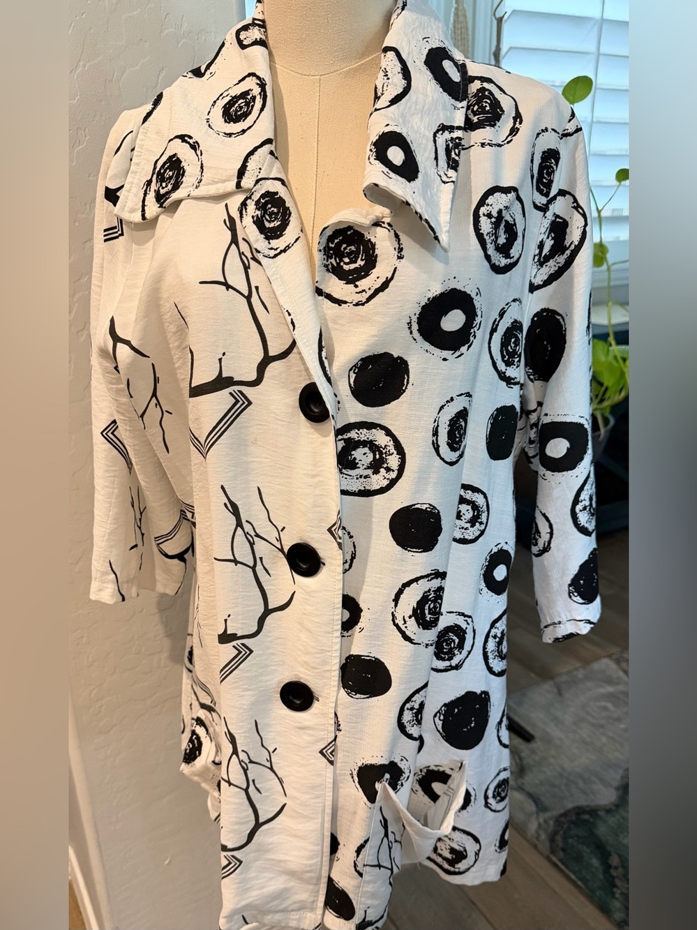 Black & White Abstract Button-Front Shirt Jacket